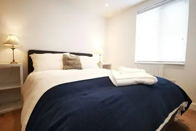 Image de Appartement-King-Salle de bain privée séparée-Vue sur Rue