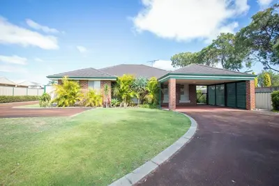 Image de Retreat on Dolphin - This  holiday home includes comfortably appointed, open plan living