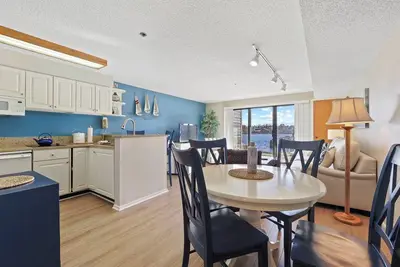 Image de Edgewater Inn Condo #117d with Waterfront Access | Pool, Hot Tub, Sauna