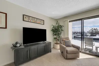 Image de Beautiful Charlevoix Condo #118d at Edgewater Inn | Pool, Hot Tub, Sauna