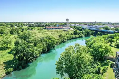 Image de 1/1 condo on the Guadalupe River! Dog friendly!