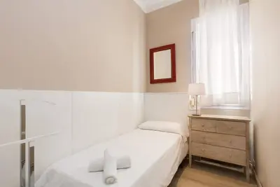 Image de Appartement Sf B - 3 chambres 5 personnes - à 300 mètres de la Sagrada Familia - Wifi Gratuit