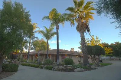 Image de Private gated vineyard on Temecula wine trail - Pool, 24/7 Heated Spa, Clean!