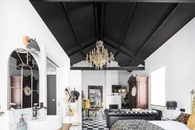 Image de The 20's Suite. Loft with bathtub, outdoor terrace and wood-burning fireplace.
