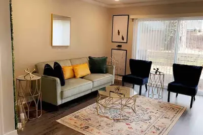 Image de Lovely 2 bedroom Townhome 7 minutes from Airport