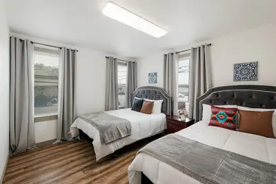 Image de Fully Furnished 2br/1ba Apt-Covered Parking- In-Unit Washer&Dryer