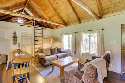 Image de West Kootenai Cabin in Amish Country!