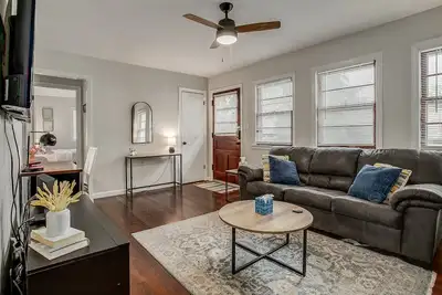 Image de Cozy 2-Bdrm Home w/ Tailgating Yard, 7 Min 2 Stadium