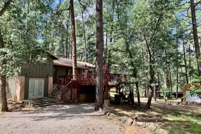 Image de Lazy Bear Cabin- Bbq* FirePit* Goldwater Lake*