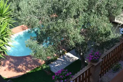 Image de villa chalet con piscina