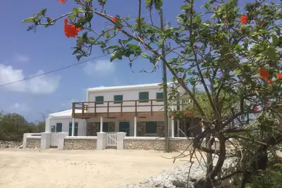 Image de The Stone House - 2 Story, 3 Bedroom, 2 Bath Home on Secluded Island
