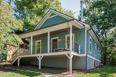 Image de New hot tub! Luxury Black Mountain Bungalow
