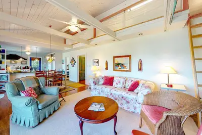 Image de Dog-friendly bayfront home close to Rockland with water view - snowbirds welcome