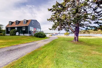 Image de Waterfront, dog-friendly home close to Seavey Cove with deck & beach views