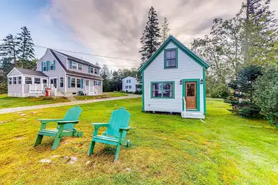 Image de Well-equipped cottage with modern touches, WiFi, gas grill, & beautiful views