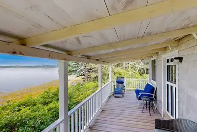 Image de Dog-friendly oceanfront cottage with views