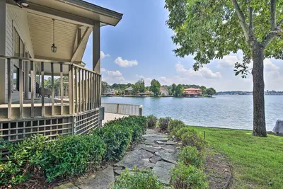 Image de Porch & Deck: Waterfront Lake Hamilton Home!