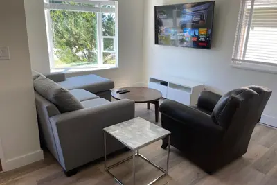 Image de Bright, Renovated 3-Bedroom Rancher in the Heart of Gibsons