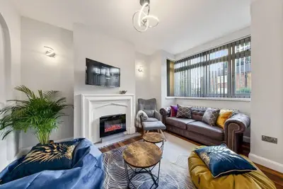 Image de Home away from home with an indoor fireplace!