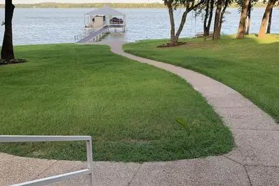Image de Cabin on the Lake