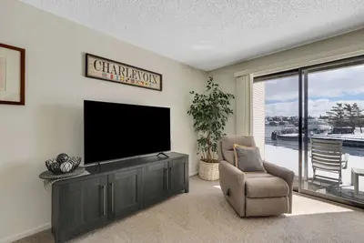 Image de Waterfront Condo #118c at Edgewater Inn | Pool, Hot Tub, Sauna | Sleeps 4