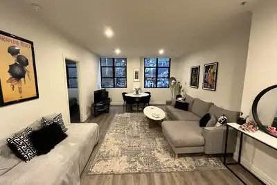 Image de Large 2 bdrm Flinders St apt on Hosier Lane, with Ac. Easy walk to Mcg/Aust Open