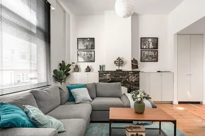 Image de Urban Comfort: Central 2-Br Townhouse for 6