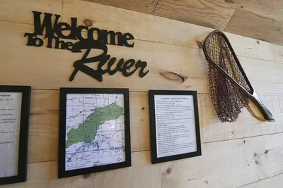 Image de Riverfront custom built cabin offering the best of the Unique Ozarks