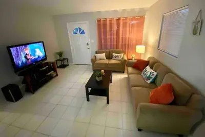 Image de 3x2 Home 10/15 minutes from Universal/Disney