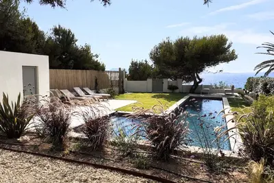 Image de Exceptional villa with pool and direct sea access