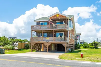 Image de Walk to Beach🌊Semi-Oceanfront ❤️of Kdh, Hot Tub, WiFi, Linens, Sunrises, Dogs✔️