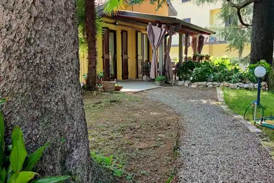 Image de Villa Laura - Dependance Jolanda with large veranda, garden and pool view