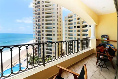 Image de Beautiful beachfront condo at Gavias Grand in Mazatlán Mexico