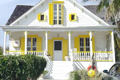 Image de 115 year old Heritage Bahamian house