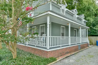 Image de Bleu Haven | Historic Downtown Wilmington | Full Private Home, Location, Comfort