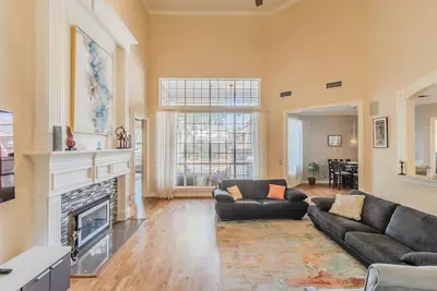 Image de Serene luxury / 10 min to Dfw, Great for Families