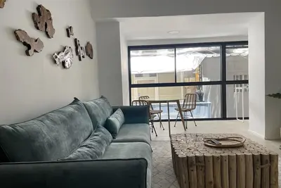 Image de Renovated Large 3rm Apartment 5 Min From The Beach