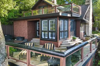 Image de South Arm of Lake Charlevoix | Private Dock | Pickleball driveway| Fireplaces