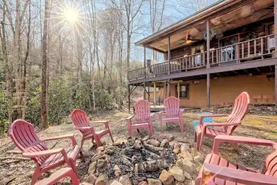 Image de Trout Creek Getaway. 2 bedroom, 2 bathroom cabin on the creek with Hot Tub!