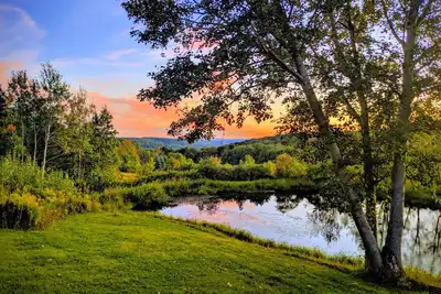 Image de Venue with a Lodge with views of the mountains and water!