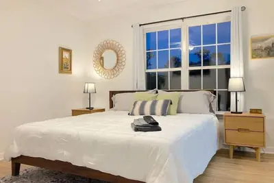 Image de Cozy townhome with Two King and One Queen Beds