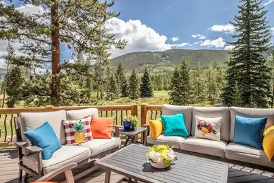 Spacious 6 Bedroom with hot tub on Keystone Ranch Golf Course