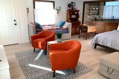 Image de Sun Filled Studio Apartment