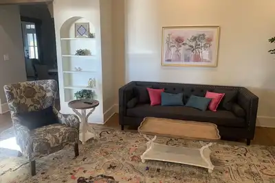 Image de Enchanting historical home with River View
