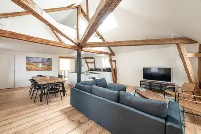 Spacious Duplex Close to all Cultural Sites