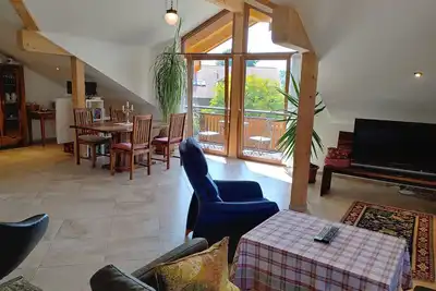 Spacious, bright apartment on the top floor, 92 sqm, balcony with mountain view