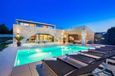 Image de Stone villa with heated pool and panoramic views