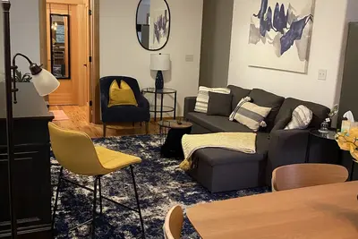 Image de New Downtown 3 Bedroom Upstairs Flat with views