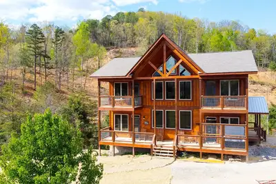 Image de Smokey Mnt. Getaway w/Hot Tub, Deck + Amazing view