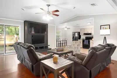 Image de Gainesville Game Day Home with Patio and Grill!